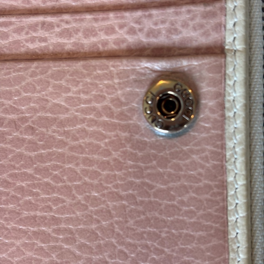 Gucci Marmot White Pebbled Leather Zip Wallet with Gold Bow Accent EUC - Picture 5 of 9